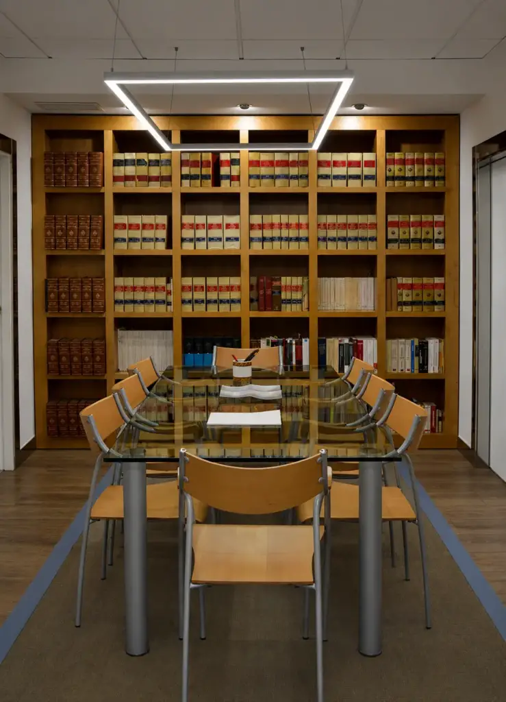 Sala de reuniones Bravo Abogados